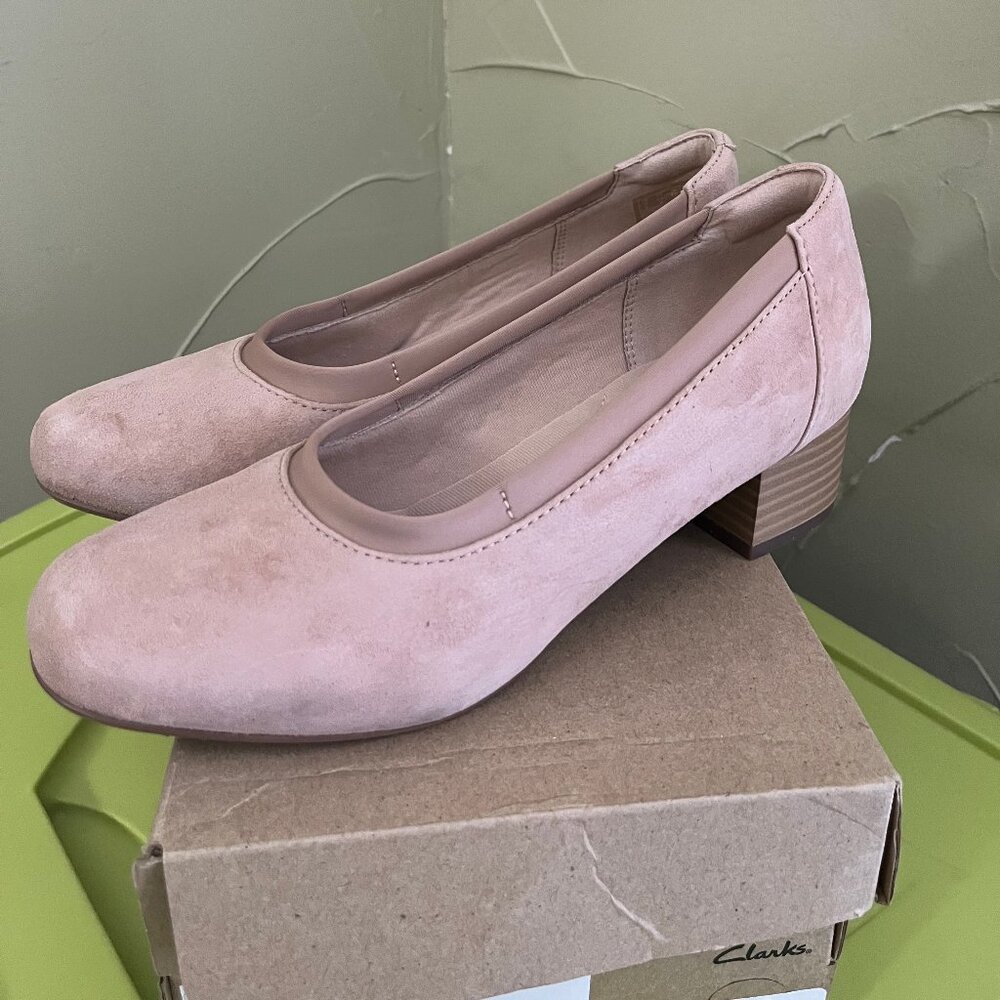 Clarks Women's Chartli Fame Suede Pump Heels Size 6.5W